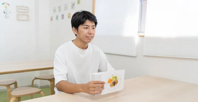 天理本店での絵カードを使った支援の様子